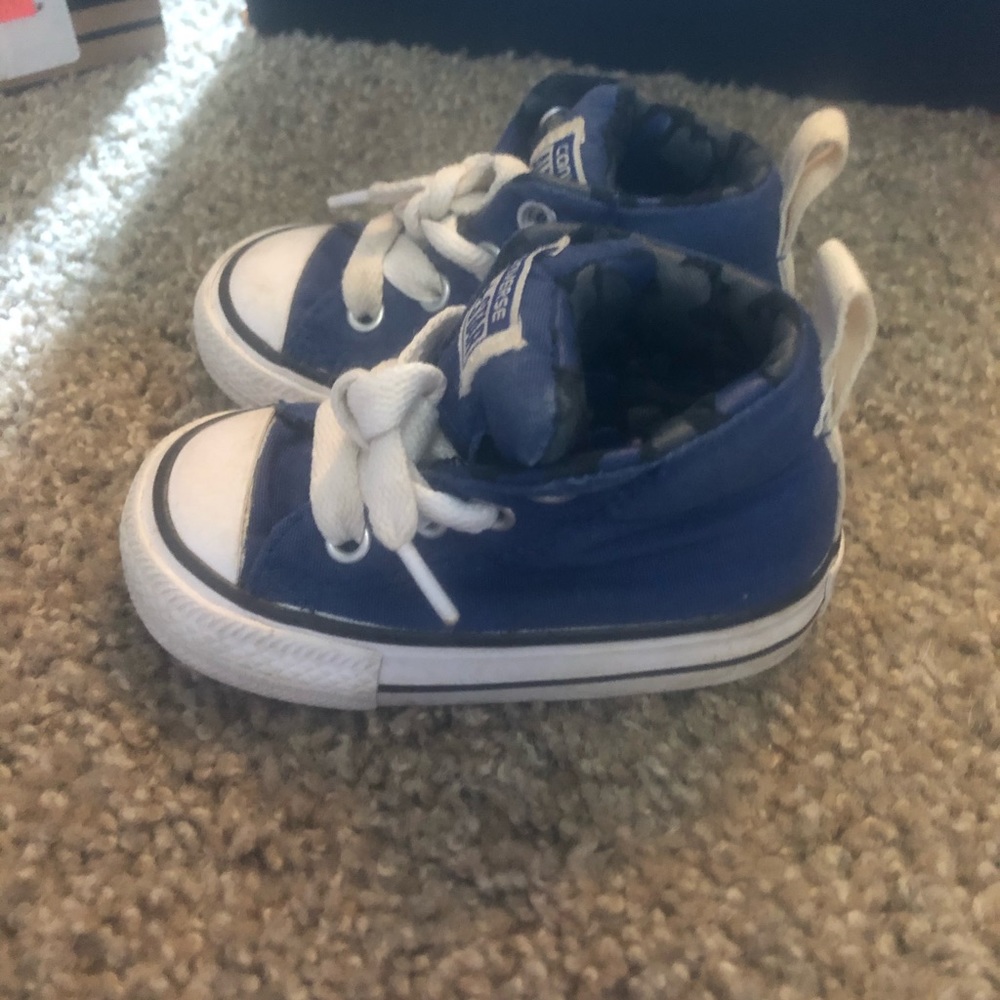 Converse - Picture 2 of 2
